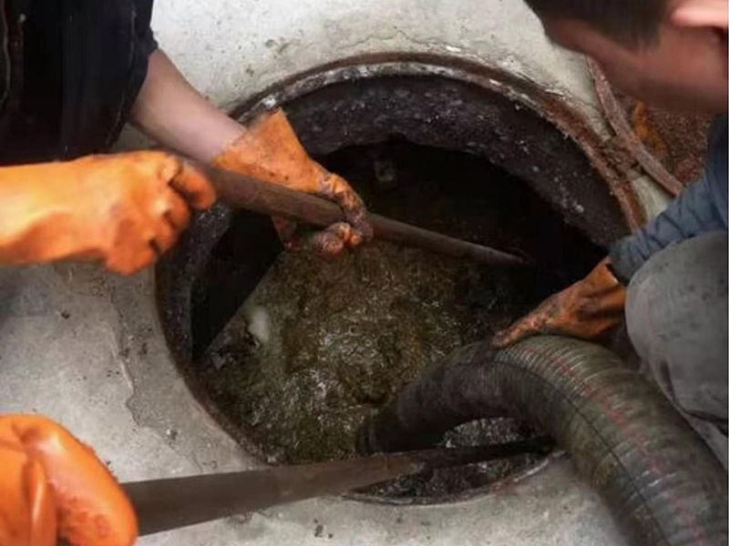 石景山清理化粪池时如何避免沼气的危害？